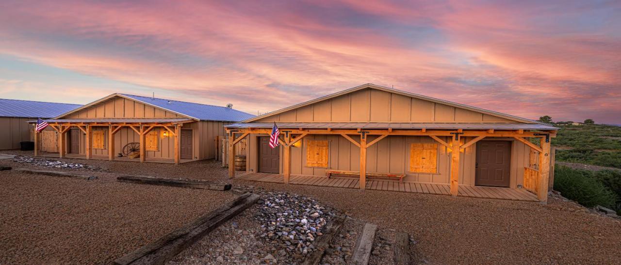 -Pet Friendly- Miners Cabin #5 -Two Double Beds - Private Balcony Tombstone Exterior foto