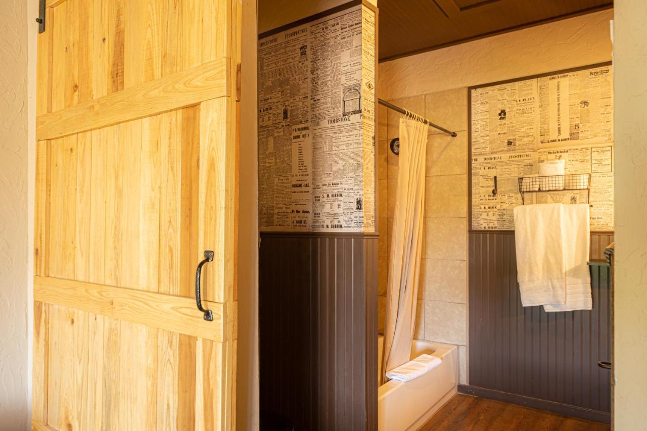 -Pet Friendly- Miners Cabin #5 -Two Double Beds - Private Balcony Tombstone Exterior foto